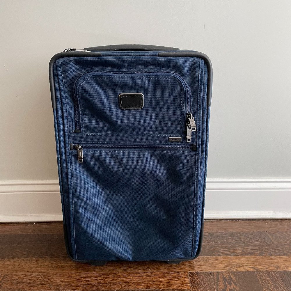 TUMI international alpha 2 2-wheel